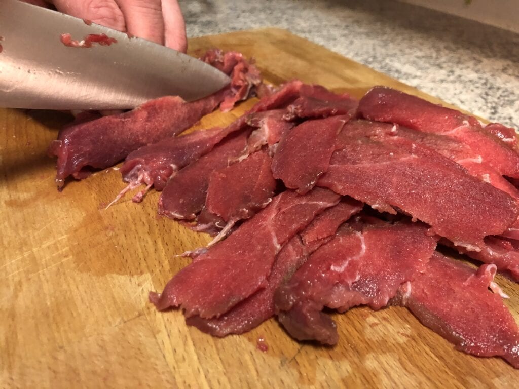 skivar ner fryst kött